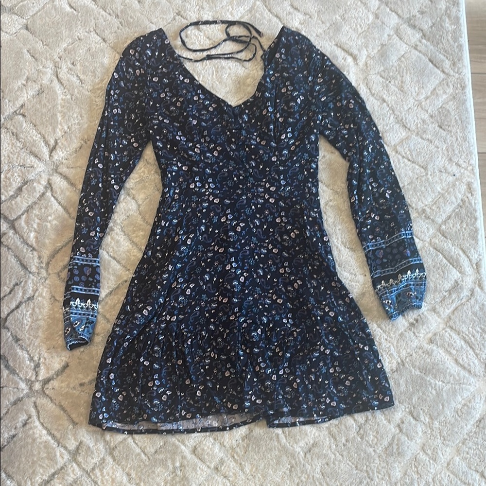 Women’s size extra small Hollister dress. Floral Long Sleeve Dress